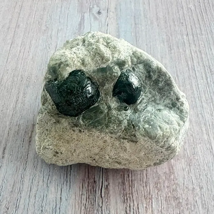 Obsidián Apačská slza v matrixu USA 9 - cca 1,3 cm, 154 g