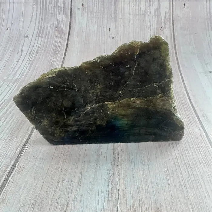 Labradorit polobroušený Madagaskar P2-22 - cca 8,4 x 10,6 cm, 430 g
