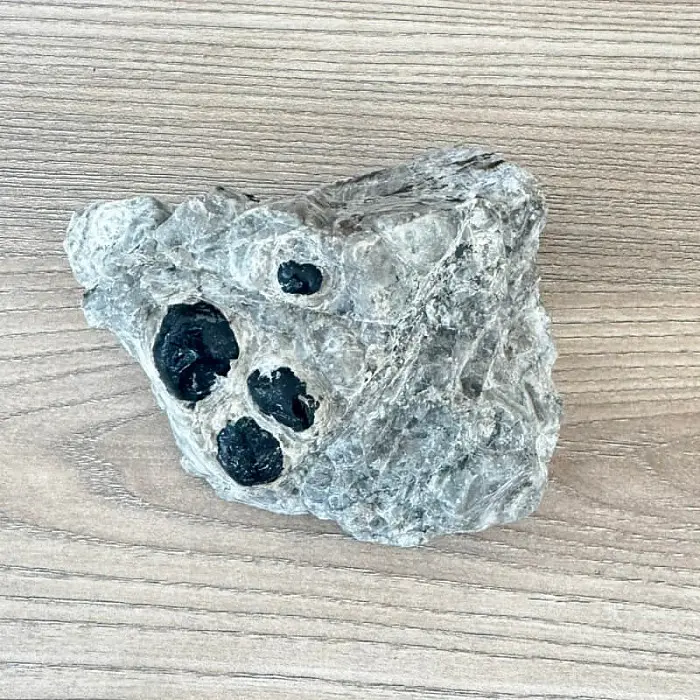 Obsidián Apačská slza v matrixu USA 66 - cca 1,9 cm, 433 g