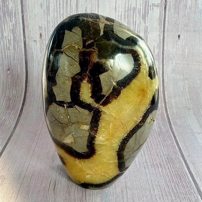 Septárie leštěná freeform Madagaskar TP8 č. 21 - cca 7,4 x 11,6 cm, 658,3 g