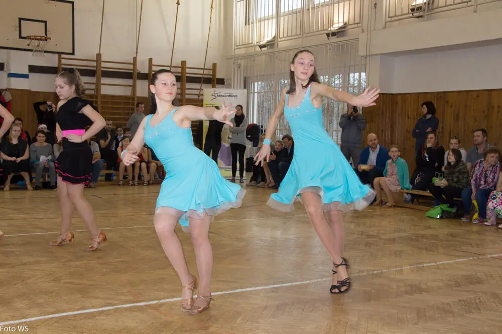 Taneční kurzy školy StandardKlub Modřany - pro děti - Synchro dance latino pro dívky 3. - 5. třída