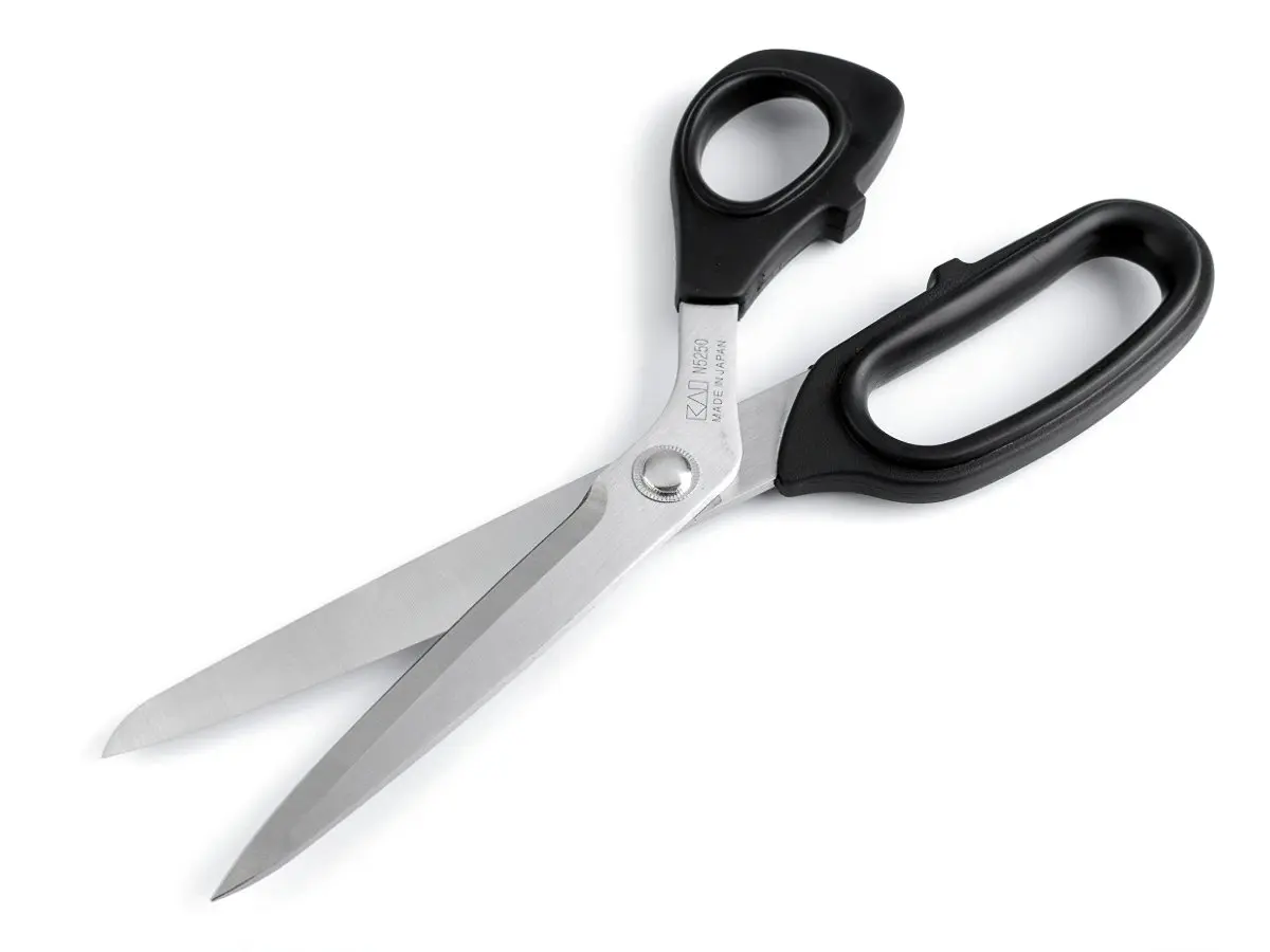 KAI profesionální krejčovské nůžky KAI N5250, hladké ostří, s ergonomickou rukojetí, délka 25cm (10")