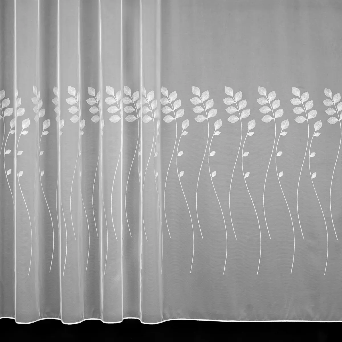 Mantis Organzová záclona 539/500, vyšívané šedé listy, s olůvkem, výška