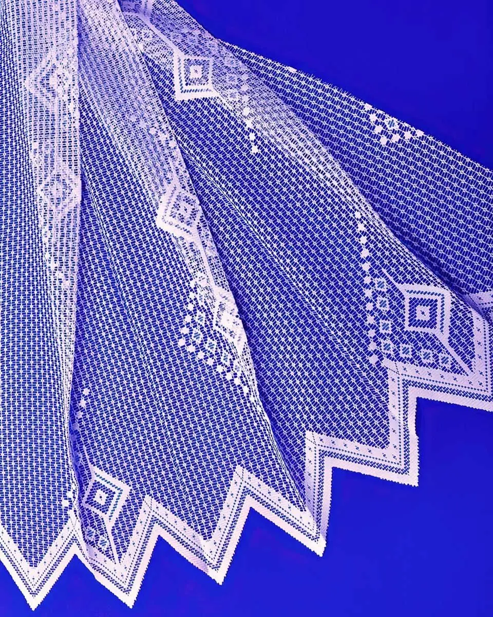 Českomoravská textilní žakárová záclona V901 geometrický vzor, bílá, výška 250cm (v metráži)