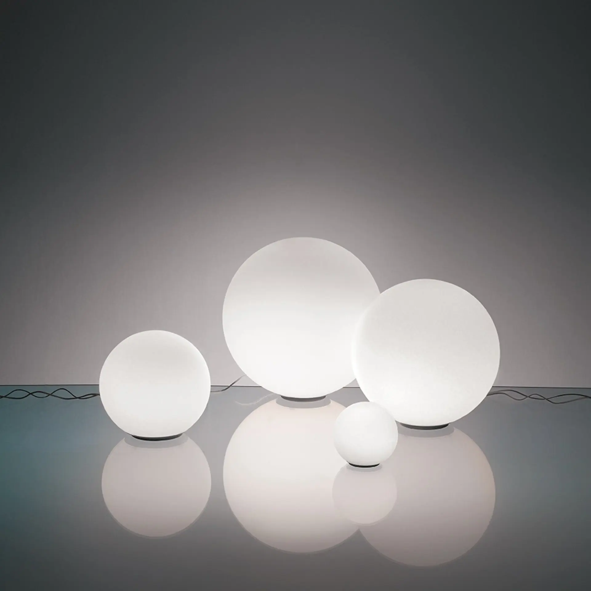 Artemide stolní lampa Dioscuri 35 E27 max 21 W stmívatelná