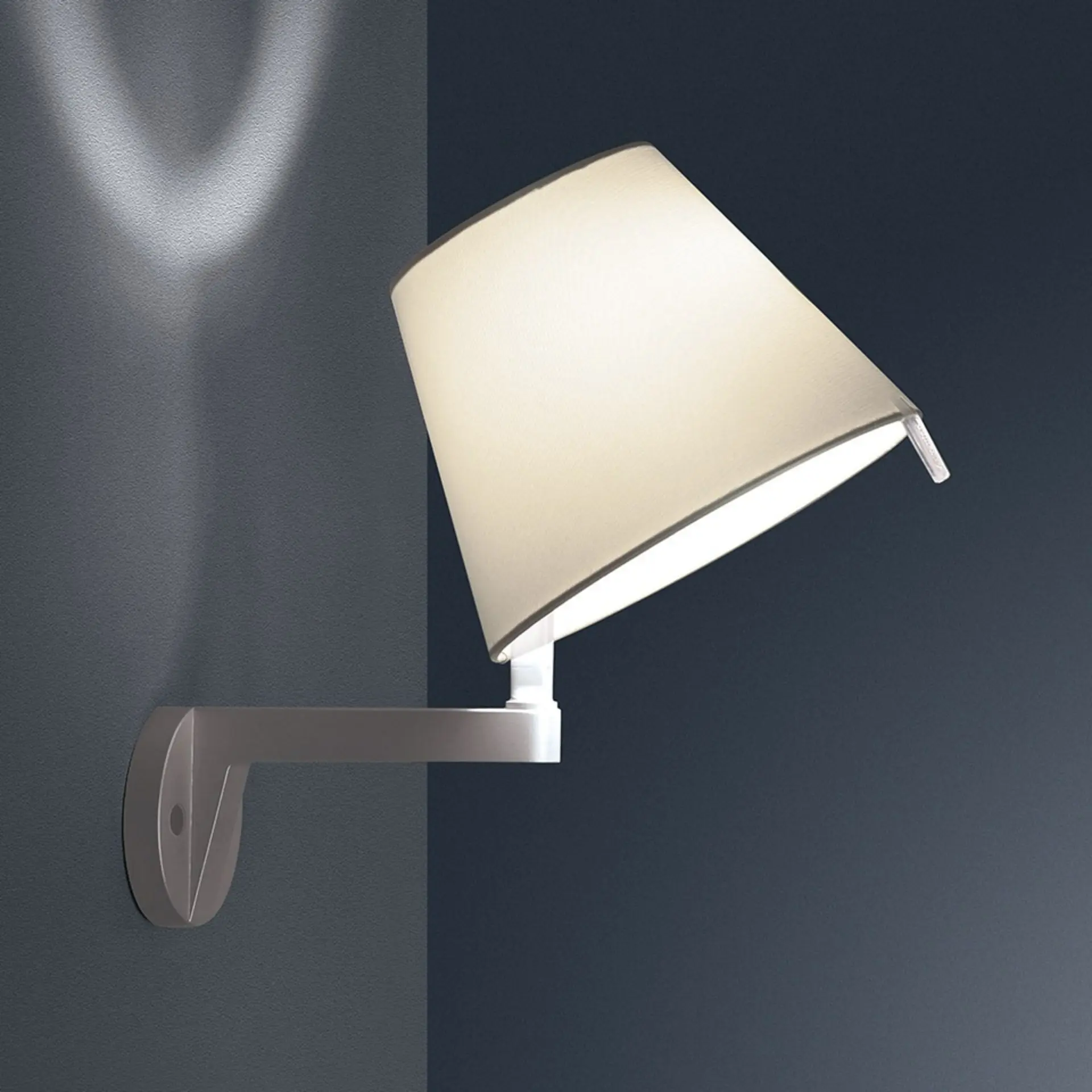 Artemide nástěnné svítidlo Melampo E14 max 6 W s vypínačem ecrù