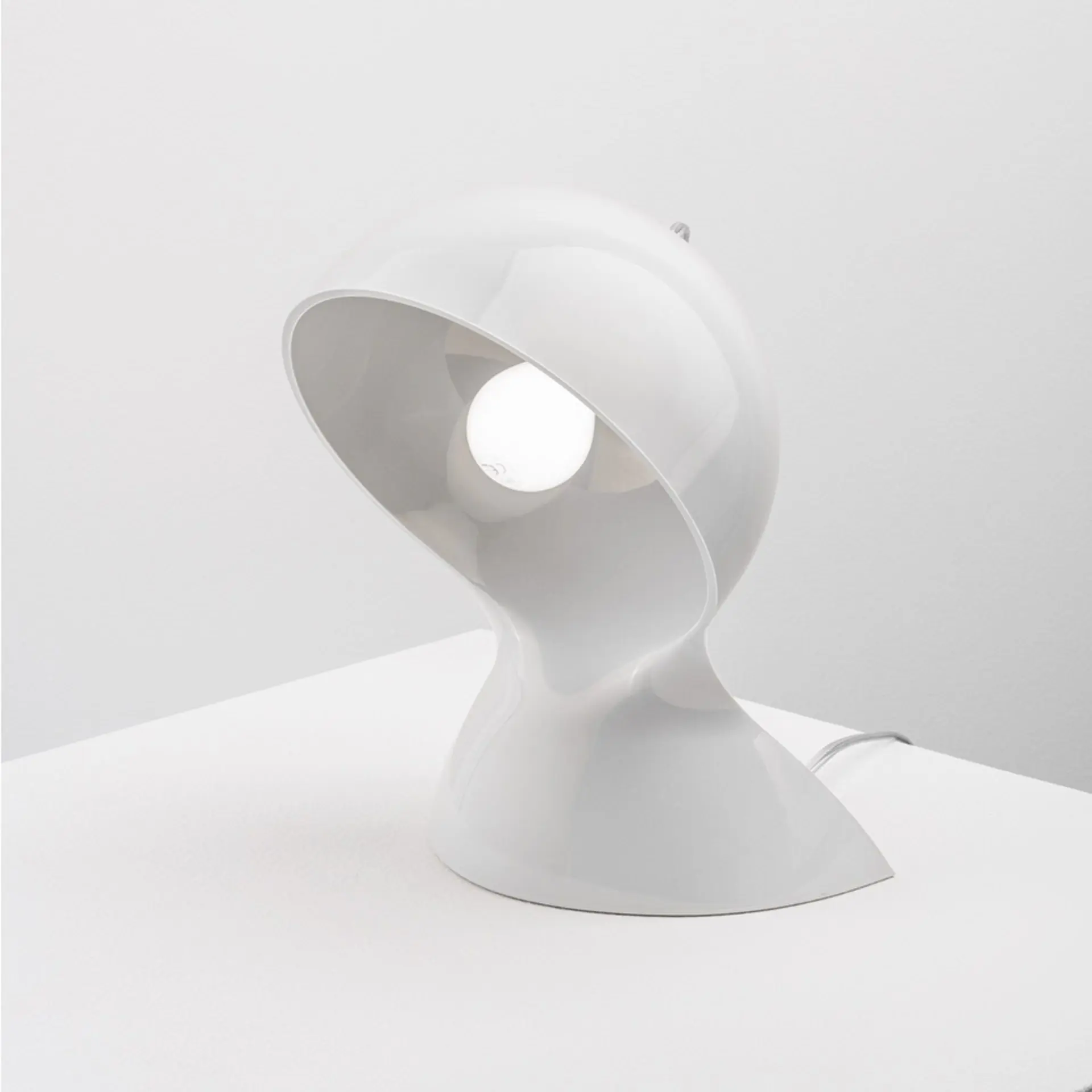 Artemide stolní lampa Dalù Design Collection E14 max 6 W bílá