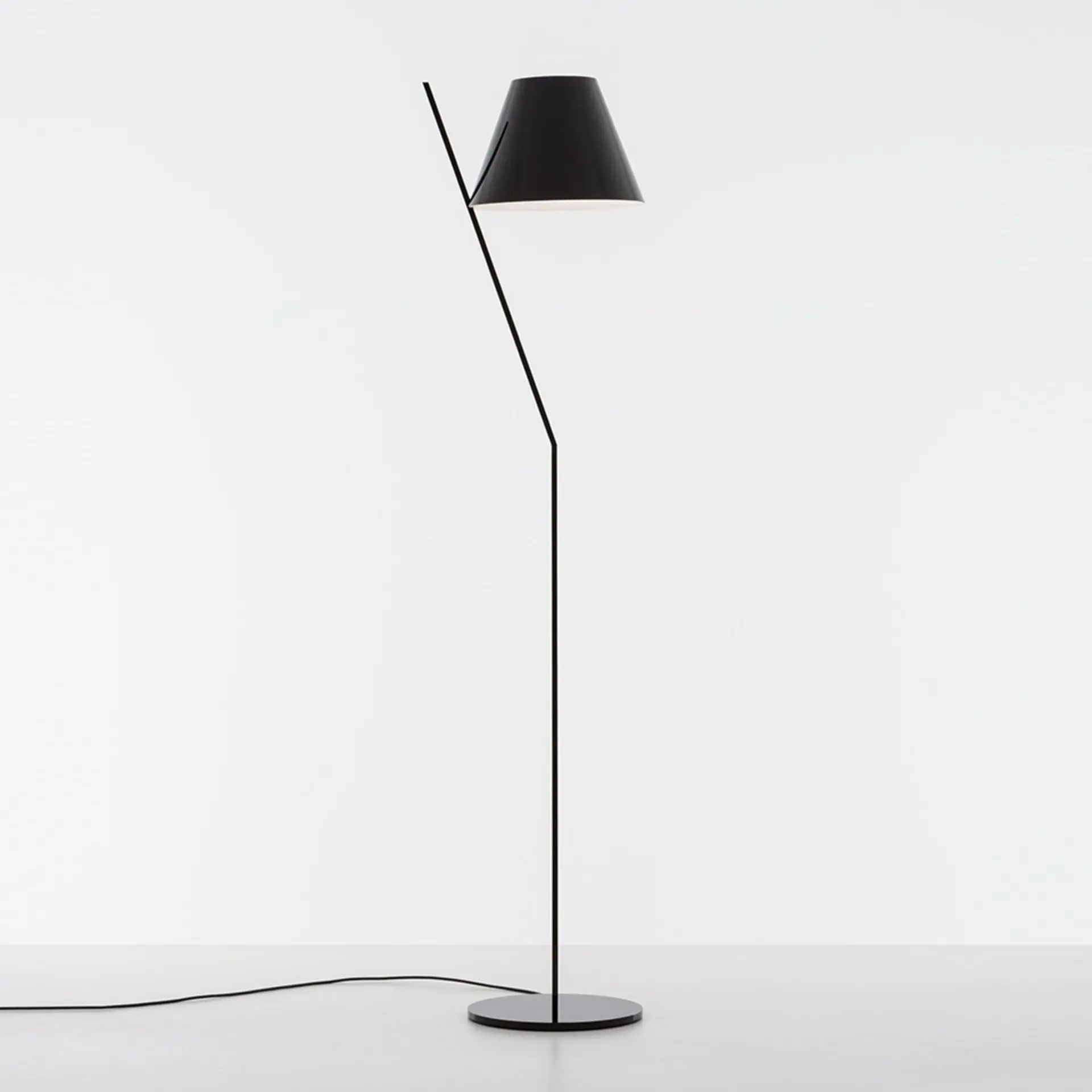 Artemide stojací lampa La Petite E27 černá
