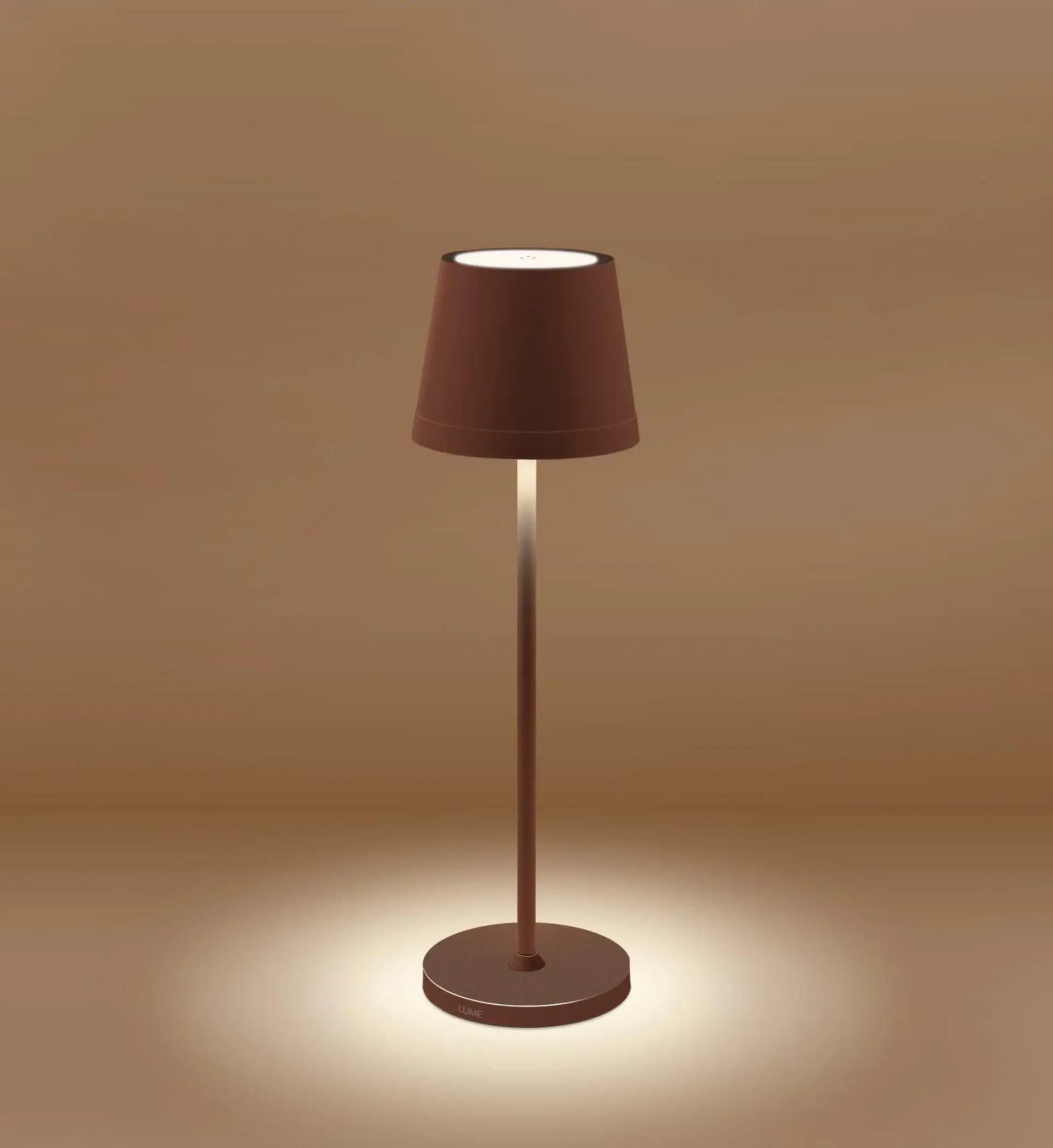 CENTURY Nabíjecí stmívatelné LED svítidlo LUME PLUS corten 2,2W 2700K IP54 USB Ra95 s nabíjecí základnou